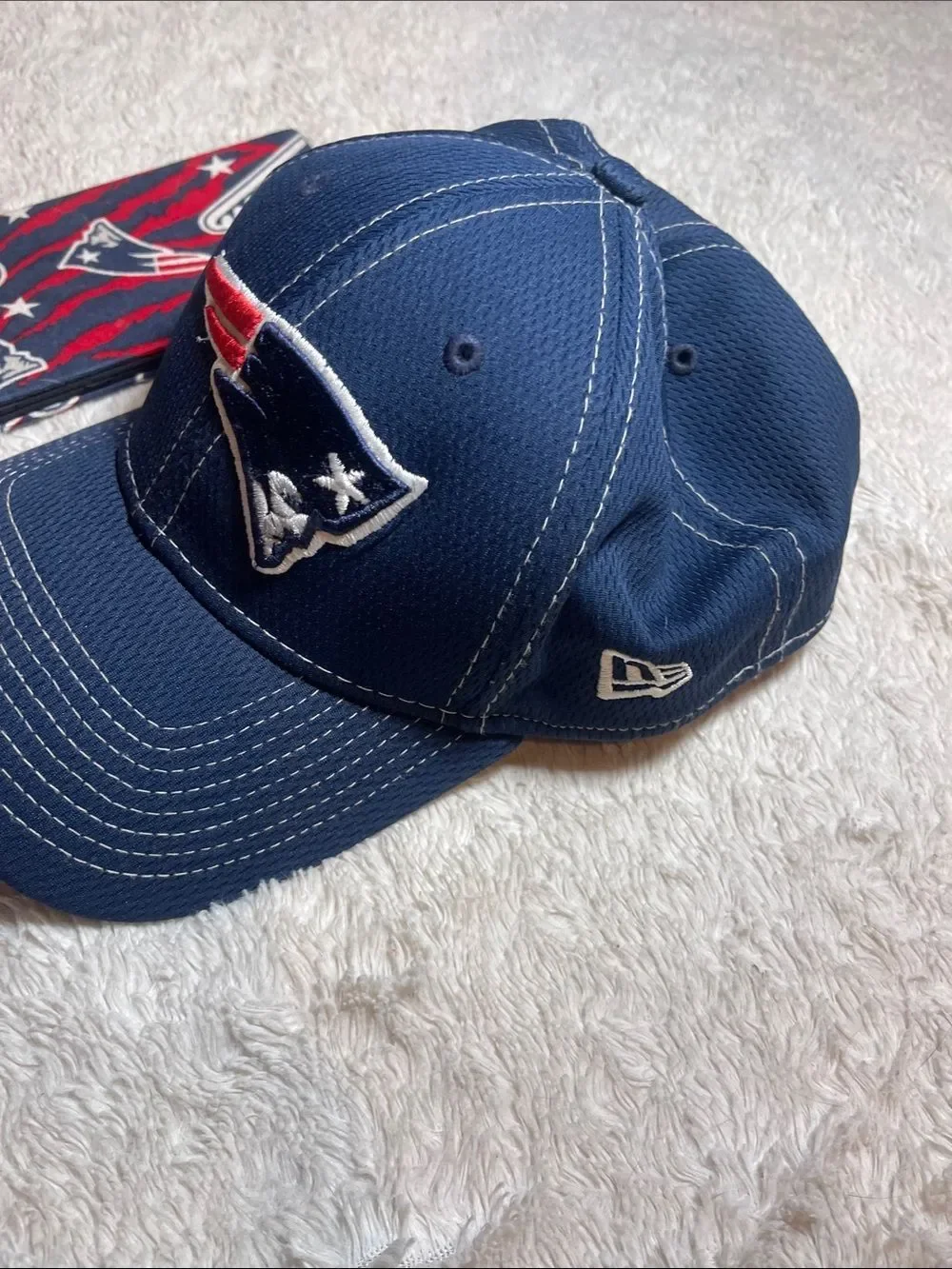 New England Patriots Navy Red Logo Baseball Cap and check holder Bundle